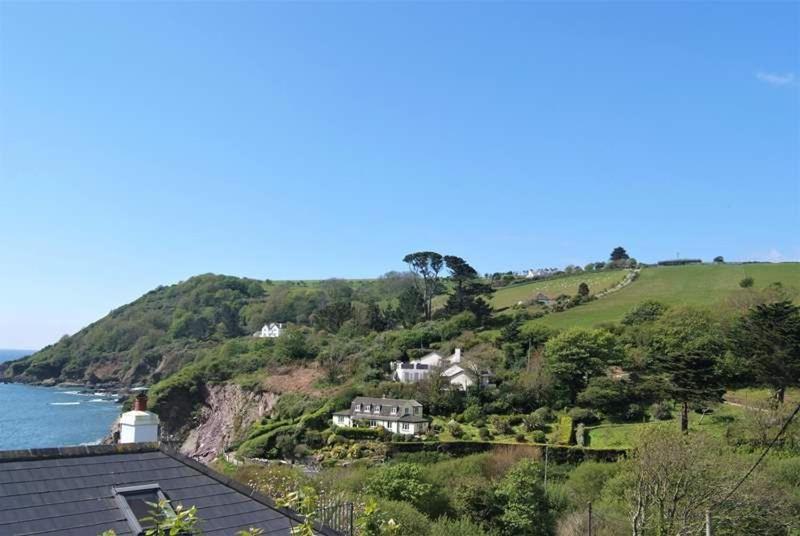 Cosy Beachfront Retreat With Stunning Sea Views & Free Access To A Local Indoor Pool Talland Екстериор снимка
