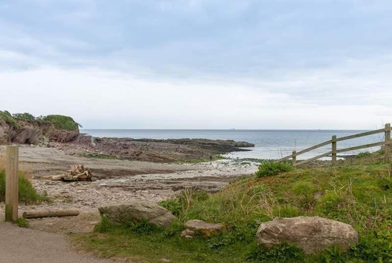 Cosy Beachfront Retreat With Stunning Sea Views & Free Access To A Local Indoor Pool Talland Екстериор снимка